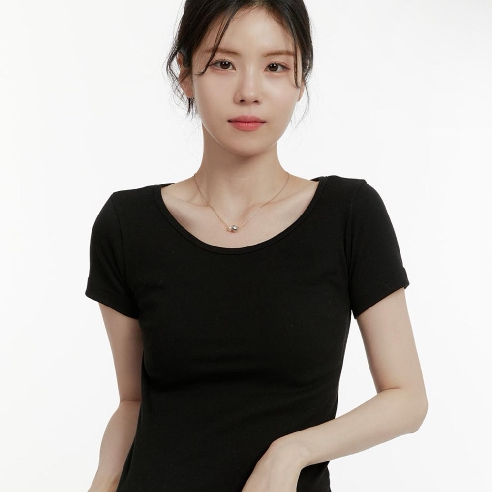 Lewkin Black U-Neck Crop T-Shirt!